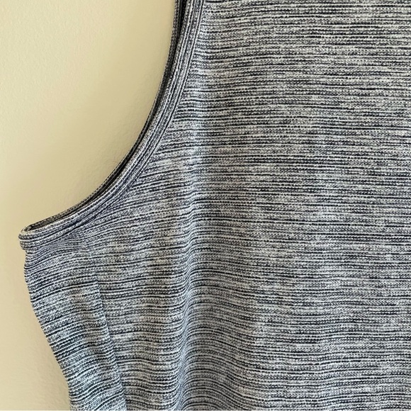 NWT Adidas Women's Navy Sleeveless Heathered Mock Tee Size XL - Picture 5 of 11